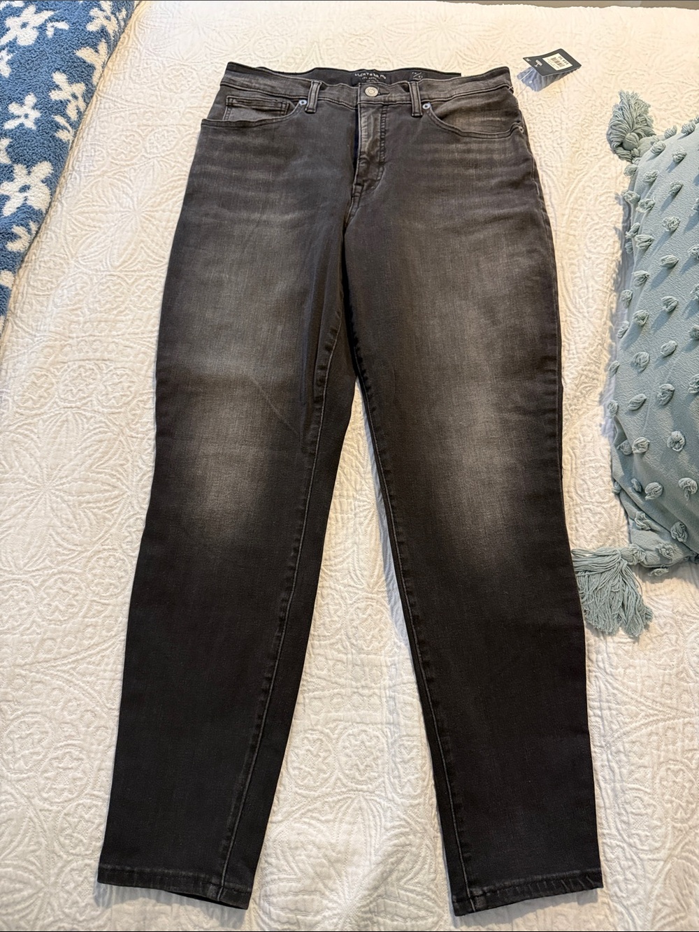 Lucky Brand Women’s Skinny Jeans in Washed Black